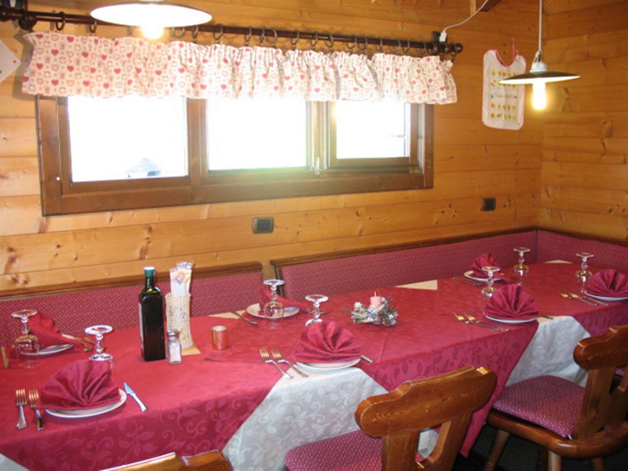 Oulx Restaurant Hotel Chalet Del Sole מראה חיצוני תמונה