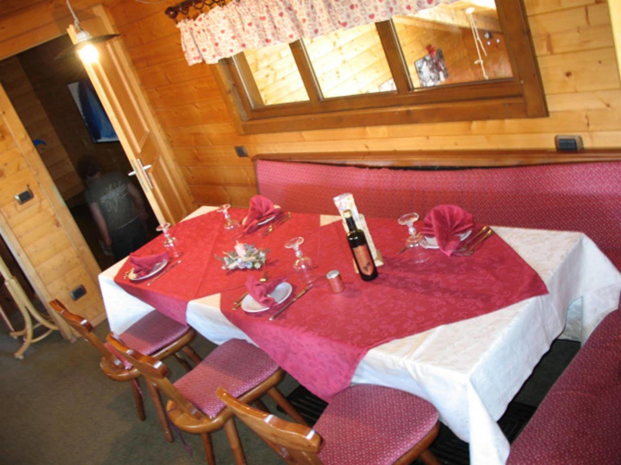 Oulx Restaurant Hotel Chalet Del Sole מראה חיצוני תמונה